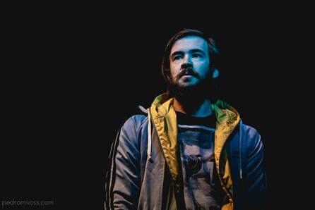 1 Πλατφόρμα νέων δημιουργών: «Θέμα Εμφύλιος» : «Κατεβαίνει ο Καμουζάς στους Φούρνους» 