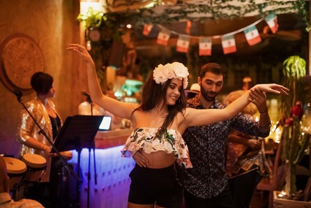 Summer Salsa Party στο Dos Hermanos