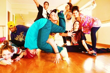 Metamorphosis: παράσταση Street Dance, οι βραβευμένες ομάδες χορού του δρόμου Funky Habits και Waveomatics