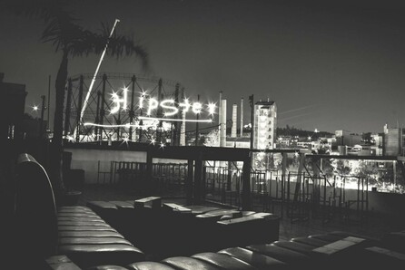 Residents 00 - Nicolas Dales presents Mikee
