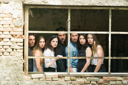 B.ound: το σκηνικό που φοβάται