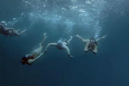 Swim or Die: Είκοσι τέσσερις αθλητές «κολυμπούν» και «καταδύονται» στο έργο του Αλέξανδρου Παπαδιαμάντη 