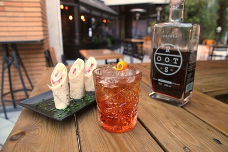 Απογευματινά Σαββατιάτικα food pairing με Roots ελαφριά cocktail στο Bootleg