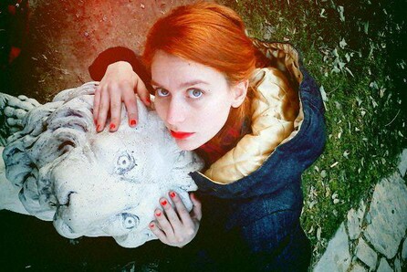Logout, Nalyssa Green & Δεσποινίς Τρίχρωμη