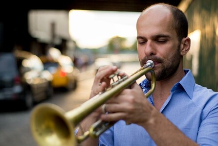 Metamorphosis: Συναυλία Amir ElSaffar & Two Rivers Ensemble