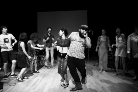Metamorphosis:Υπαίθριο στούντιο ηχογράφησης Street Studio City