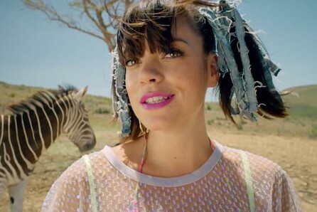 Νέο βίντεο από την Lily Allen