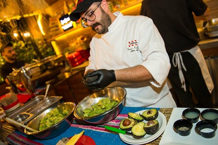 Ένα Taco Bar στη Μεξικάνικη Αυλή των Fridays
