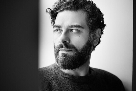 Ο Κωνσταντίνος Ντέλλας ανεβάζει τον «Ματωμένο Γάμο» του Λόρκα με πρωτότυπη μουσική από τον Cayetano