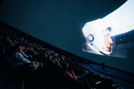 «Ο Πρώτος Άνθρωπος» του Ντάμιεν Σαζέλ προβλήθηκε σε avant-premiere στο Ευγενίδειο Πλανητάριο