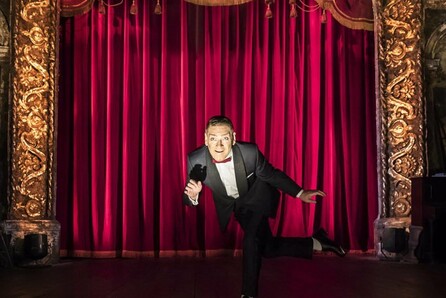 Η αριστουργηματική παράσταση «The Entertainer» με τον Kenneth Branagh, σε απευθείας μετάδοση από το θέατρο Garrick