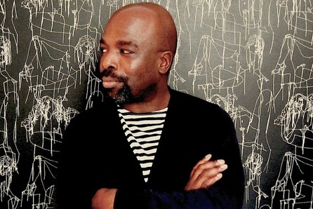 Ο καλλιτέχνης Glenn Ligon και ο σχεδιαστής μόδας Duro Olowu συνομιλούν στο Μουσείο Κυκλαδικής Τέχνης