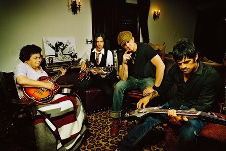 Όλη η εμφάνιση των Queens of the Stone Age στο Austin City Limits