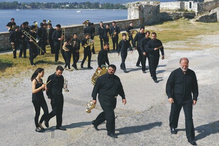 «Άκου... τα χάλκινα!»