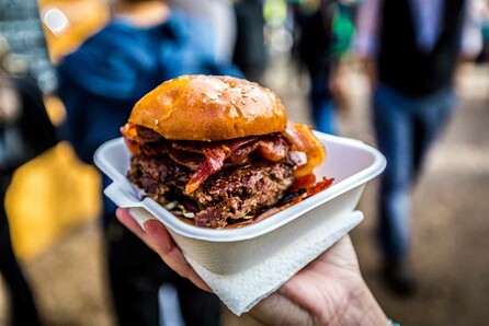 Tα Street Food and Tunes, η γκουρμέ γιορτή δρόμου της Αθήνας κατεβαίνει στη Γλυφάδα
