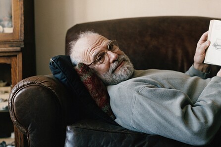 Τα «Ξυπνήματα» του Oliver Sacks σε νέα αναθεωρημένη και εμπλουτισμένη έκδοση απ’ τις εκδόσεις Άγρα