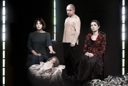 O Σωτήρης Χατζάκης σε ρόλο serial killer