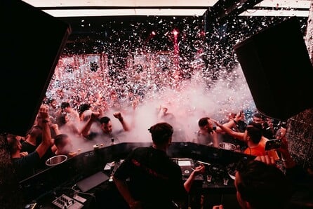 Dybbuk: Μια ιστορία clubbing 11 ετών, που συνδέεται με την ιστορία της house σκηνής