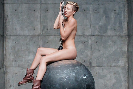 Η Miley Cyrus ολόγυμνη στο νέο της κλιπ