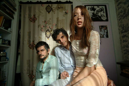 Οι Blonde Redhead μοιράζονται το "Dripping"