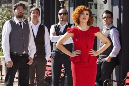 Οι Penny and the Swingin’ Cats νικητές του Jumping Fish Artist Contest