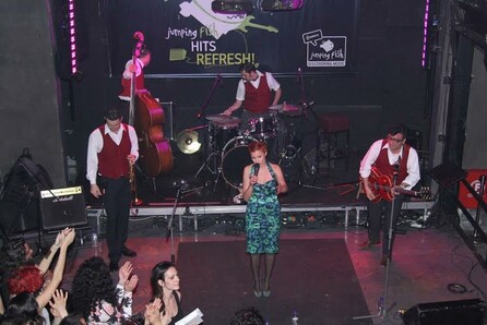 Oι Penny and the Swingin' Cats live!