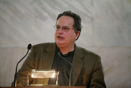Ο Νίκος Κοτζιάς στις «Συναντήσεις με συγγραφείς» στο café του Ιανού