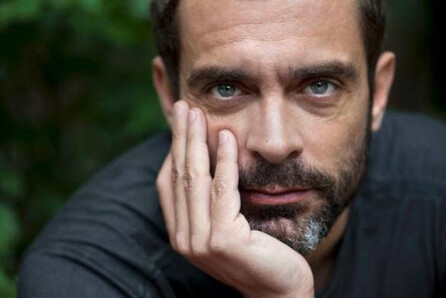 Ο Κωνσταντίνος Μαρκουλάκης «Θεατρικές Συναντήσεις στο cafe του Ιανού»