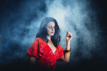 Διέρρευσε το ακυκλοφόρητο βίντεο για το ‘Honeymoon’ της Lana Del Rey