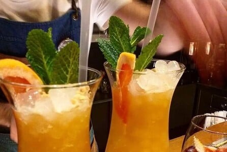 Ανοιξιάτικα cocktails, tapas και μουσική την Κυριακή στο Flamingo