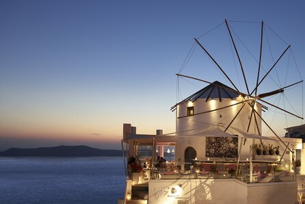 Νέος σεφ στο Mylos Bar Restaurant της Σαντορίνης