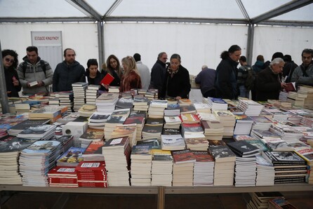 Ξεκινά σήμερα το Παζάρι Βιβλίου στην πλατεία Κοτζιά με χιλιάδες τίτλους από 1 ευρώ