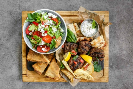 To Caravin Wine Bar προτείνει 5 μενού με έμπνευση από διαφορετικά μέρη του κόσμου