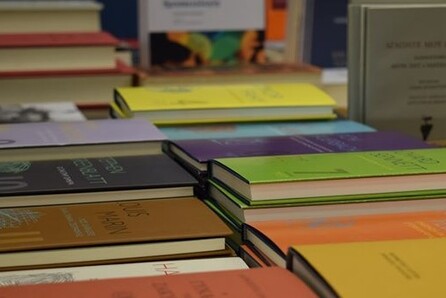 Τα βιβλιοπωλεία του ΜΙΕΤ κάνουν δωρεάν παράδοση στο σπίτι