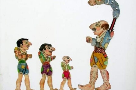 «ΚΑΛΟΚΑΙΡΙΝΑ ΡΑΝΤΕΒΟΥ ΜΕ ΤΟΝ ΚΑΡΑΓΚΙΟΖΗ ΤΟΥ ΣΠΥΡΟΠΟΥΛΟΥ» Τώρα και σε μόνιμα θερινά στέκια της Αττικής