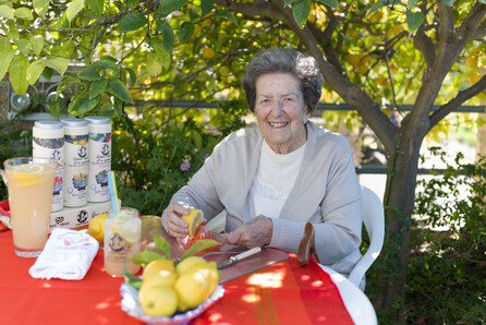 Αναψυκτικά Gia...giamas: Με έναν ξεχωριστό διαγωνισμό, γνωρίστε τη γιαγιά Μαρίκα και τις παραδοσιακές συνταγές της