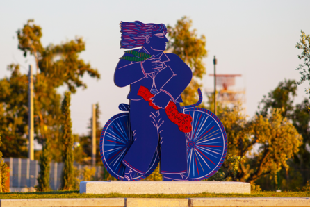 Το επιβλητικό γλυπτό «Ποδηλάτης» βασισμένο στο έργο του Αλέκου Φασιανού στο The Ellinikon Experience Park