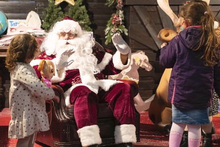 Εκμεταλλευτείτε την προσφορά για το Santa Claus Kingdom και αγοράστε το μαγικό εισιτήριο που θα σας βάλει στην Χριστουγεννιάτικη Ονειροχώρα