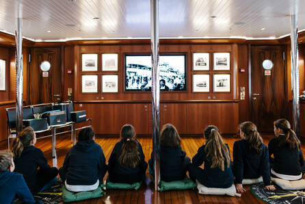 Στο Πλωτό Μουσείο Νεράιδα, θα μάθεις την πιο συναρπαστική ιστορία- όποια ηλικία κι αν έχεις