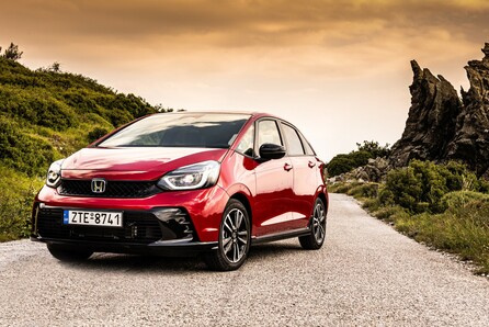 Το νέο Honda Jazz e:HEV σε προκαλεί να το οδηγήσεις