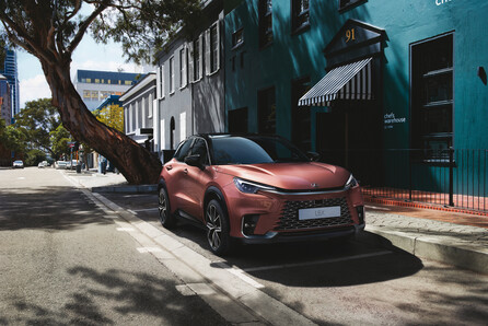 Το νέο Lexus LBX ήρθε για να σας συναρπάσει, διαφορετικά!