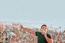 Καθώς φλέγεται η Αίγυπτος: O σταρ της Αιγύπτου τραγουδούσε στη Μύκονο