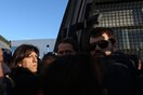 «Όνομα έχεις;»: Οι θεαματικοί καυγάδες της Ζωής Κωνσταντοπούλου με αστυνομικό μέσα και έξω από Ειρηνοδικείο