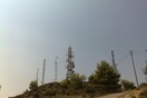 Τα ΜΑΤ έριξαν πομπό αναμετάδοσης της ΕΡΤ