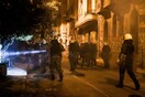 Άνδρες των ΜΑΤ χτύπησαν δημοσιογράφο στα Εξάρχεια - Σε βίντεο η στιγμή της επίθεσης