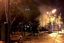 Εξάρχεια: Προσπάθησαν να βάλουν φωτιά στο χριστουγεννιάτικο δέντρο της πλατείας