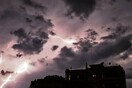 Σε πλήρη εξέλιξη η κακοκαιρία «Διδώ»: Έντονη βροχή και κεραυνοί στην Αθήνα