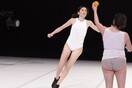 Χορός στη Στέγη-Η Λενιώ Κακλέα παρουσιάζει την περφόρμανς «Πρακτική Εγκυκλοπαίδεια, Αποκλίσεις»