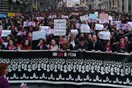 «Ούτε μία λιγότερη»: Όχι στην έμφυλη βία και τις γυναικοκτονίες φώναξαν χιλιάδες διαδηλωτές στη Ρώμη