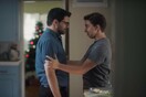 Στο σπίτι για τα Χριστούγεννα: Η δυνατή ΛΟΑΤΚΙ+ καμπάνια για την αποδοχή